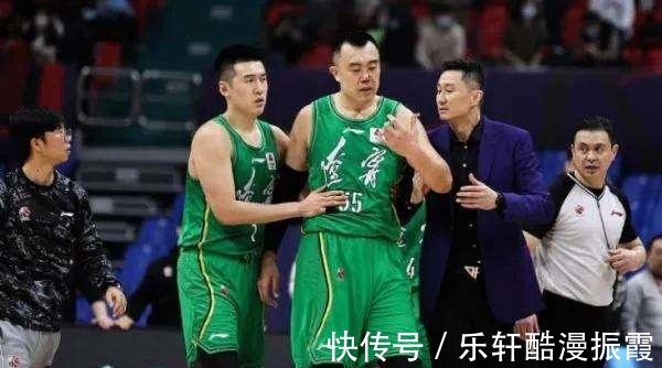 杜锋|韩德君暴揍威姆斯真不冤,严惩威姆斯,8倍镜还原韩德君被肘击