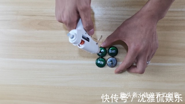 变废为宝|啤酒瓶盖别扔掉，放在家里还有这些用途，变废为宝解决生活烦恼！