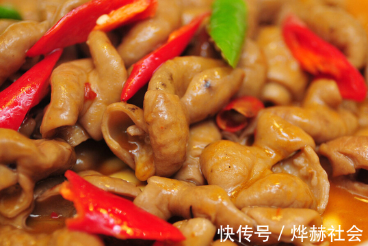爆炒猪大肠|清洗猪大肠,别只会加醋,教你一招,大肠不油腻,腥臭味自动去除