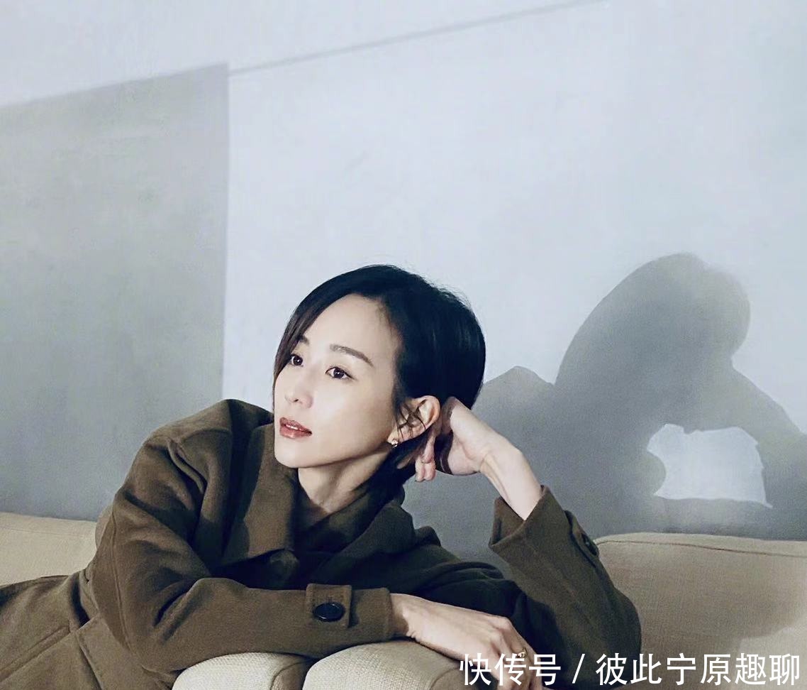 张钧甯日常穿搭,时髦又炫酷,超好学