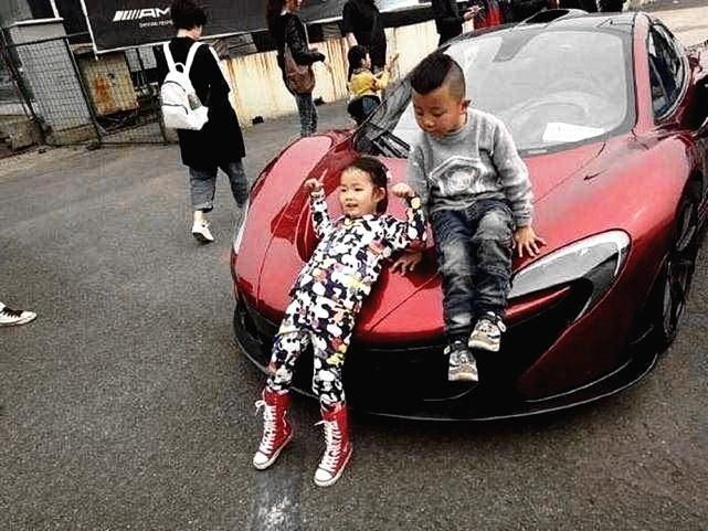 宝妈|11岁娃电梯间蹦跳,宝妈:“我儿子才多大!”遭05后少年反怼教育