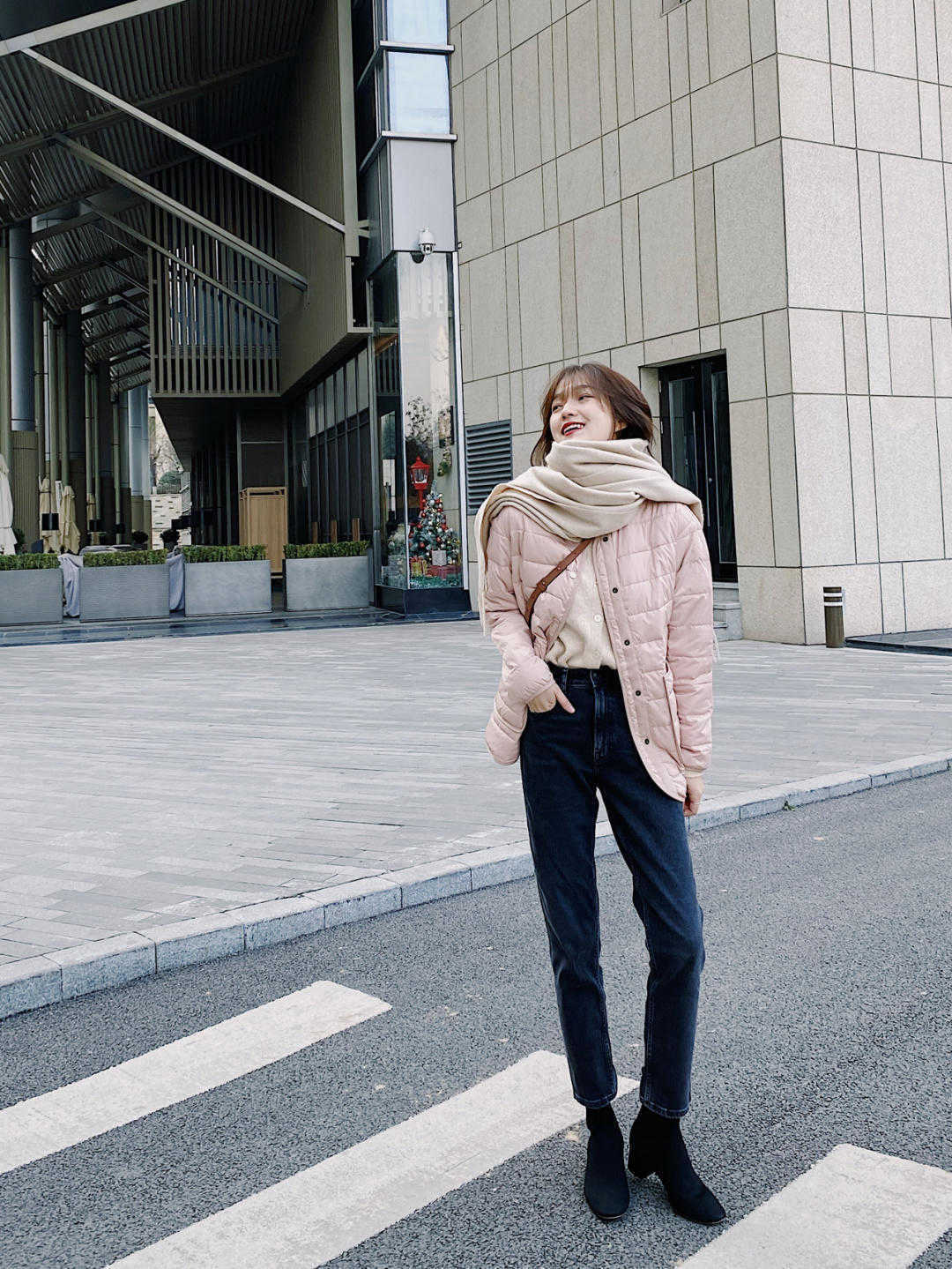 棉服 怪不得这么多人喜欢穿直筒牛仔裤,论保暖百搭,没有长裤能超过它