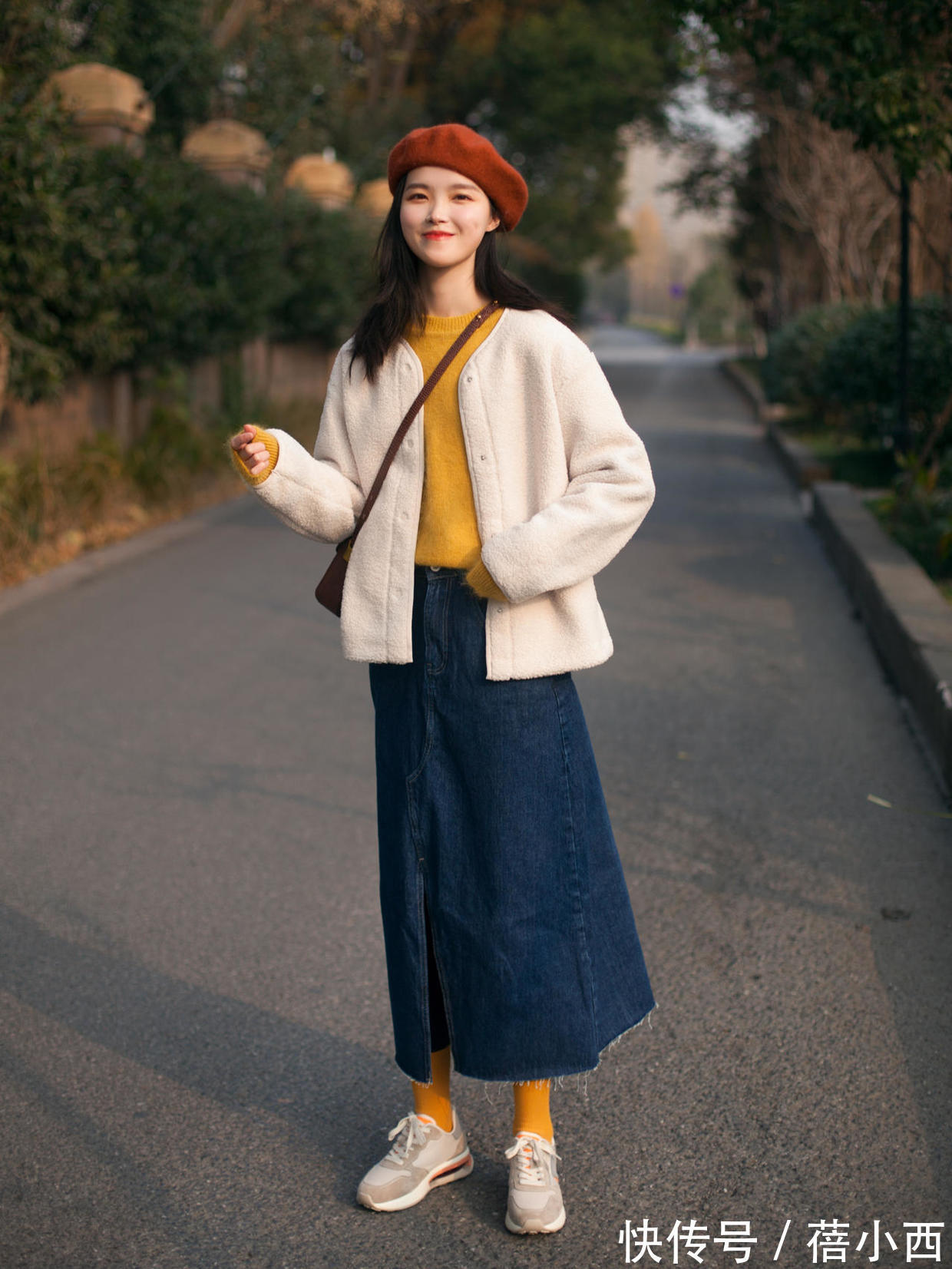 羊羔毛外套 怕冷的女生建议多穿羊羔毛外套,搭配半身裙洋气,搭配牛仔裤时髦