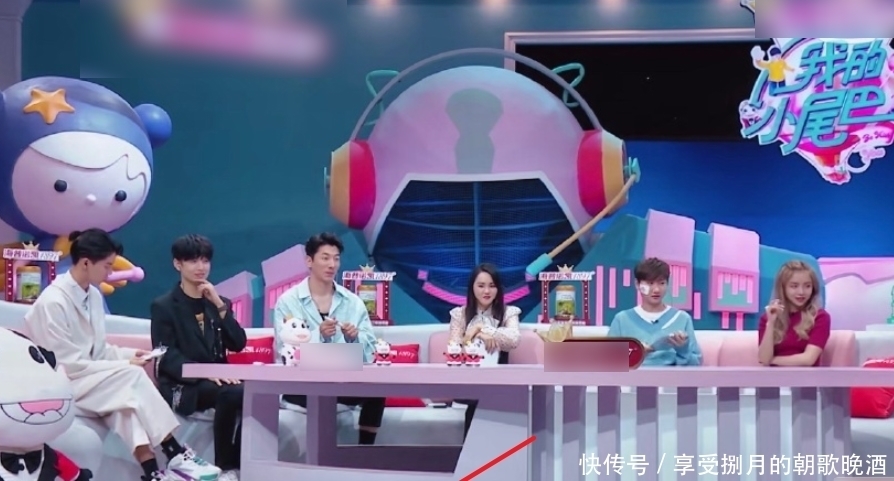 我的小尾巴 周峻纬齐思钧再同框,小狐狸去找小浣熊了,“父母爱情”是真的!