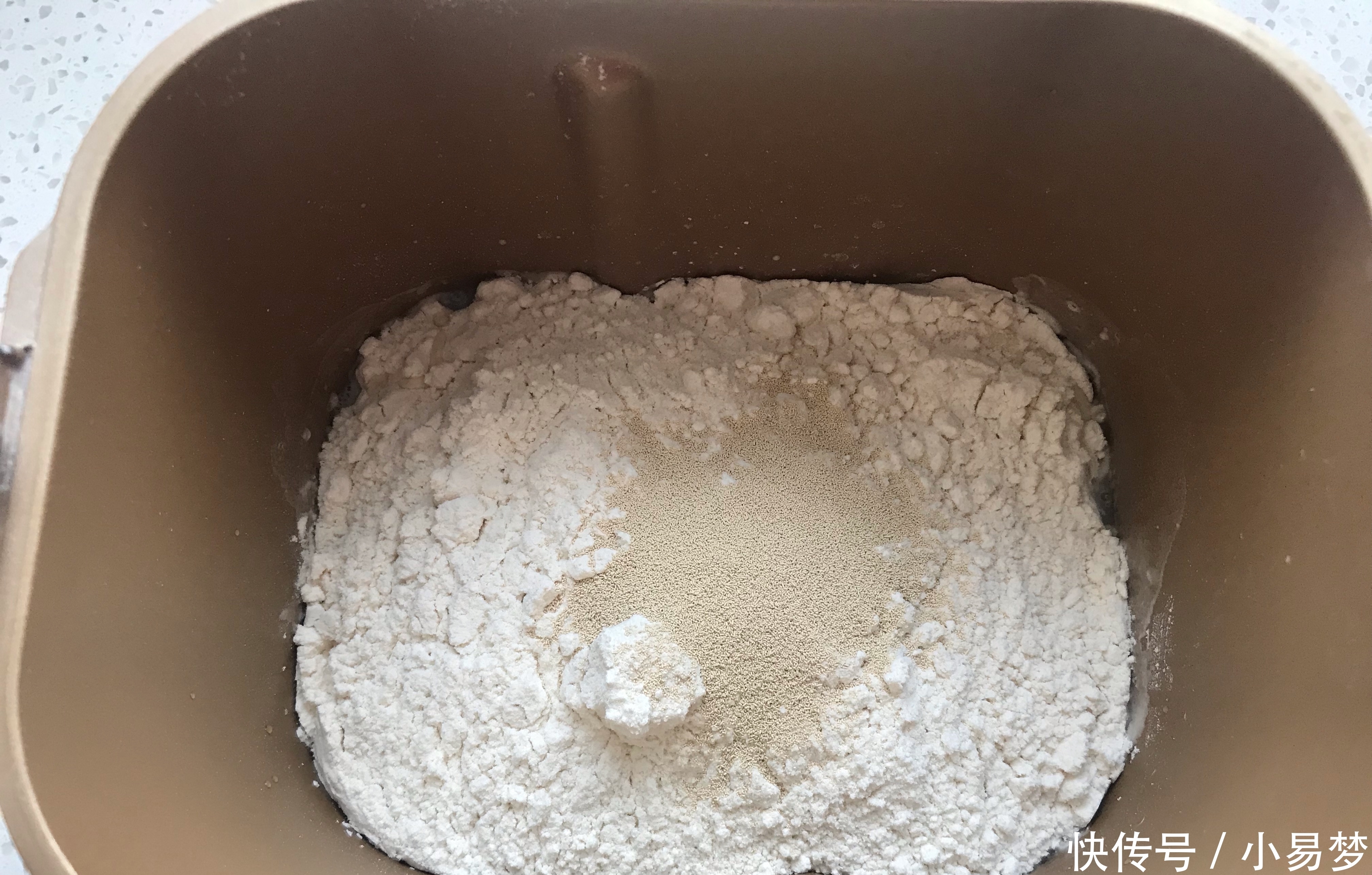 面粉别再蒸馒头了做成它,细腻柔软又拉丝,比馒头筋道比包子香