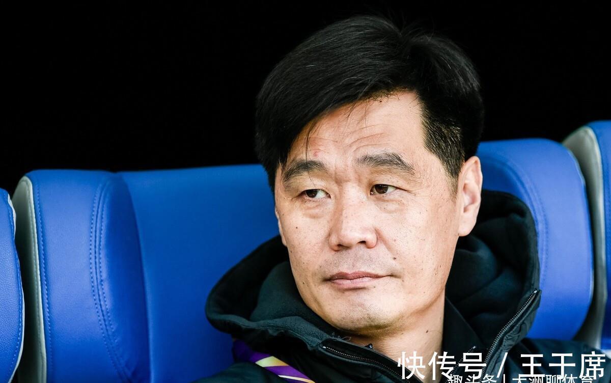 李铁|厉害了!李霄鹏决定引起争议:前国足翻译“站出来了”,发文痛斥