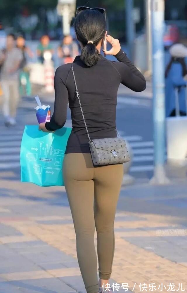 打底裤 打底裤的酷酷装扮,随意搭都显得很合身