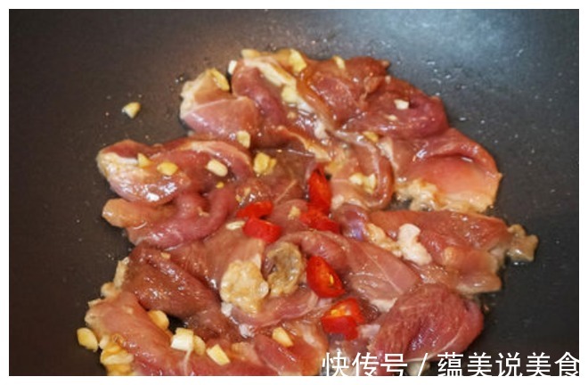 教你这道拿手的家常硬菜，营养美味，家里来客人正好露一手！