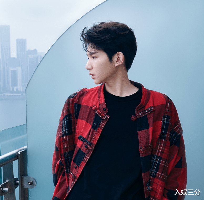 《谁是宝藏歌手》刚播，王源转身又录别的新综，就连发型都很惹眼