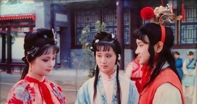 薛家@蘅芜苑为啥种满藤蔓?曹雪芹下笔太辛辣,一点面子都不给薛家留!