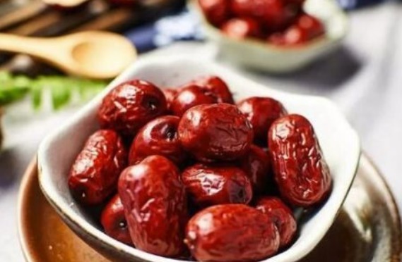 生吃|“红枣”生吃好，还是泡水喝好多数人都搞错了，难怪看不到功效