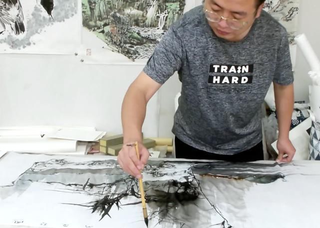 竹石$鉴赏:韦智杰原创作品《竹石图》,笔力遒劲,意蕴悠长