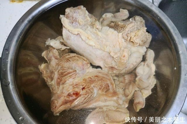 这东西50元1斤,再贵也要吃,有条件就给孩子买,强筋骨身体棒