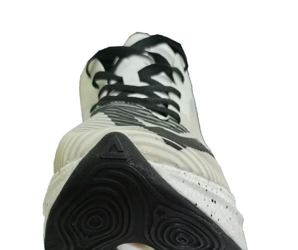 碳板跑鞋 新鞋谍照看个够!安踏又出新科技,匹克碳板跑鞋终于变帅了!