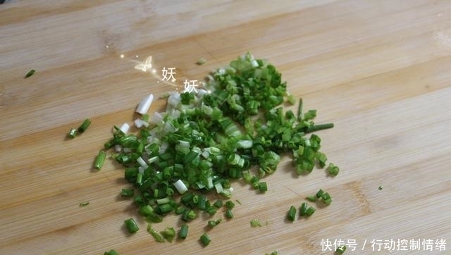 鸡蛋|不用揉面不用发,十分钟快手早餐鸡蛋饼,入口绵软老少皆宜