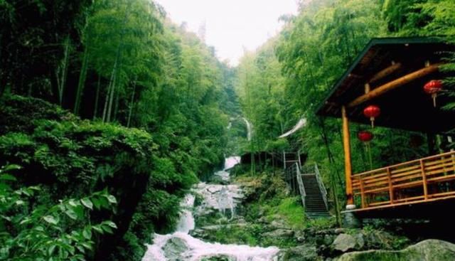 山景|杭州有一个不知名小山景，名字好听好记，四周峰峦叠嶂，群山苍翠