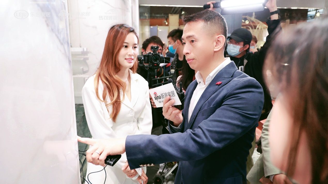 岩板|岩板界的天花板 突破设计想象!新浪主编团携设计师文雪打卡马可波罗岩板展馆