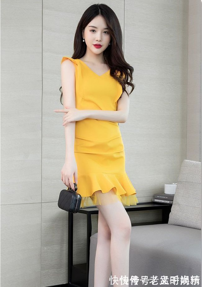 高跟鞋 一款特色的鱼尾包臀裙,展示自己娇艳的气质,冠压群芳风华绝代