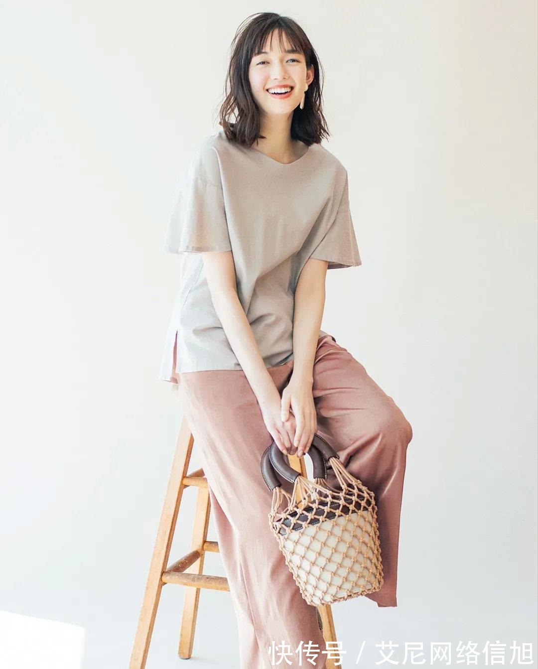 印花|凭什么她穿“大阔腿裤”美成画？日系文艺派的疗愈穿搭，从没失望