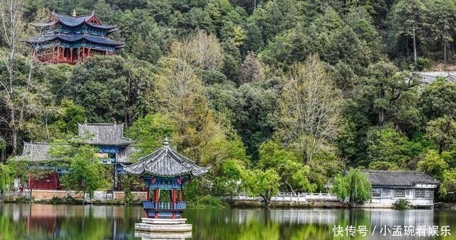 花季|丽江古城内的秘境，犹如从画卷中走出，花季时美如仙境！