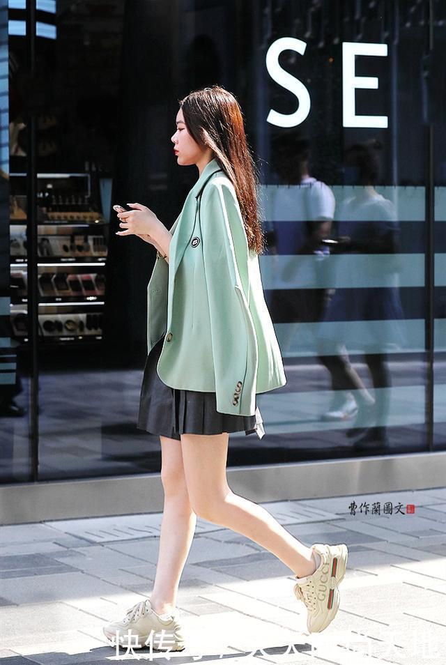 蕾丝|肉色丝袜的优点很多,今夏很多美女穿肉丝,图的是能搭配出精致感