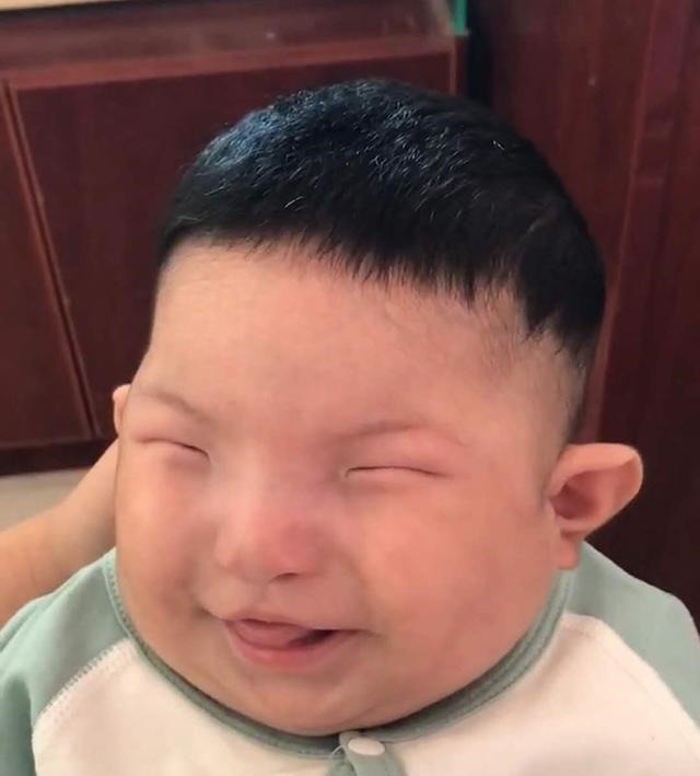 妈妈带|妈妈吐槽宝宝长得像“胡巴”,晒出照片后,网友这是爸爸生的吧