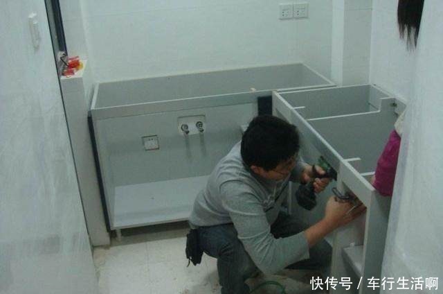 橱柜门|厨房橱柜万万要这样安装，住久了才知多实用，懊悔没早知道！