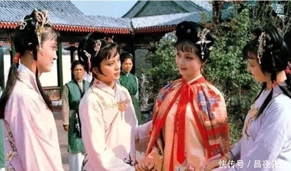 薛家#王熙凤敢随意调侃林黛玉,为何从不开宝钗玩笑:这才是棋逢对手