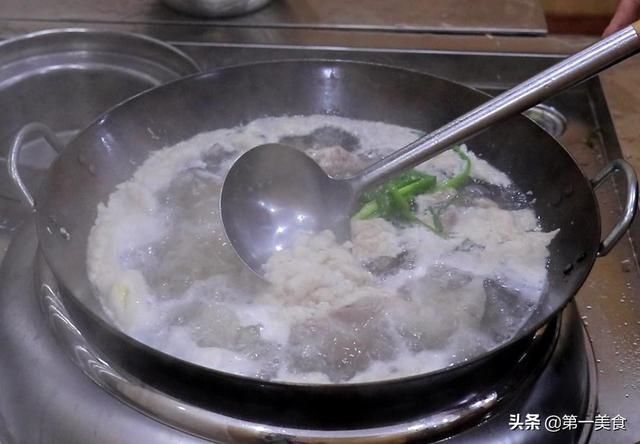 棒骨|大骨头怎么卤才入味？厨师长教你正宗做法，咸香软烂，味道清香