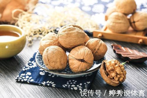 江一舟|买核桃就要挑“母”的，果肉厚不发苦，学会这3个招，一挑一个准