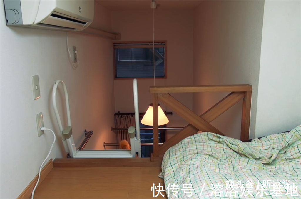 缝隙房|90后姑娘住进日本8㎡“缝隙房”,吃饭坐地上,睡觉爬梯子