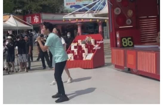 真不愧是芒果台,《快本》停播新综艺顶上,不找流量明星还接地气