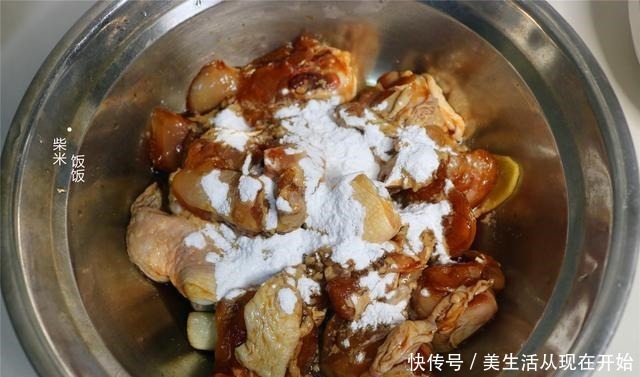 分享一道蒸菜,鸡肉鲜香软嫩,胡萝卜清甜多汁,营养好吃