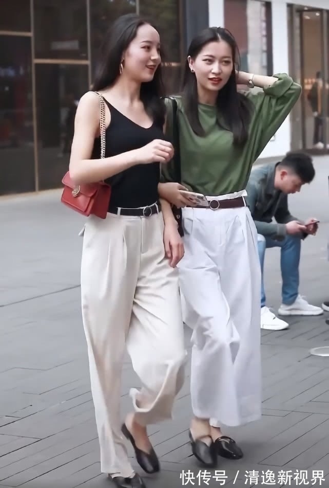 新风靡 最近街头新风靡一款鞋子,叫“冰棍鞋”,配休闲裤超有女神范儿!