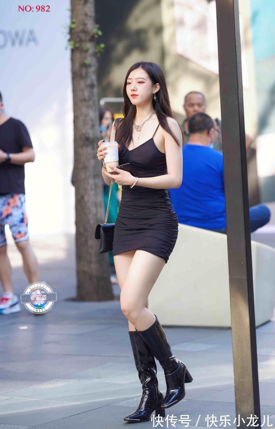 蕾丝 精致的印花连衣裙穿搭,值得借鉴和尝试,增高显瘦