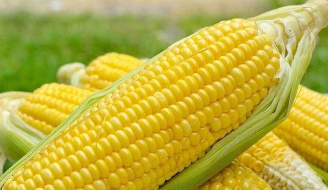 睡眠质量|怀孕期间,孕妈晚饭尽量少吃这3种食物,或许胎宝宝会感觉好受点