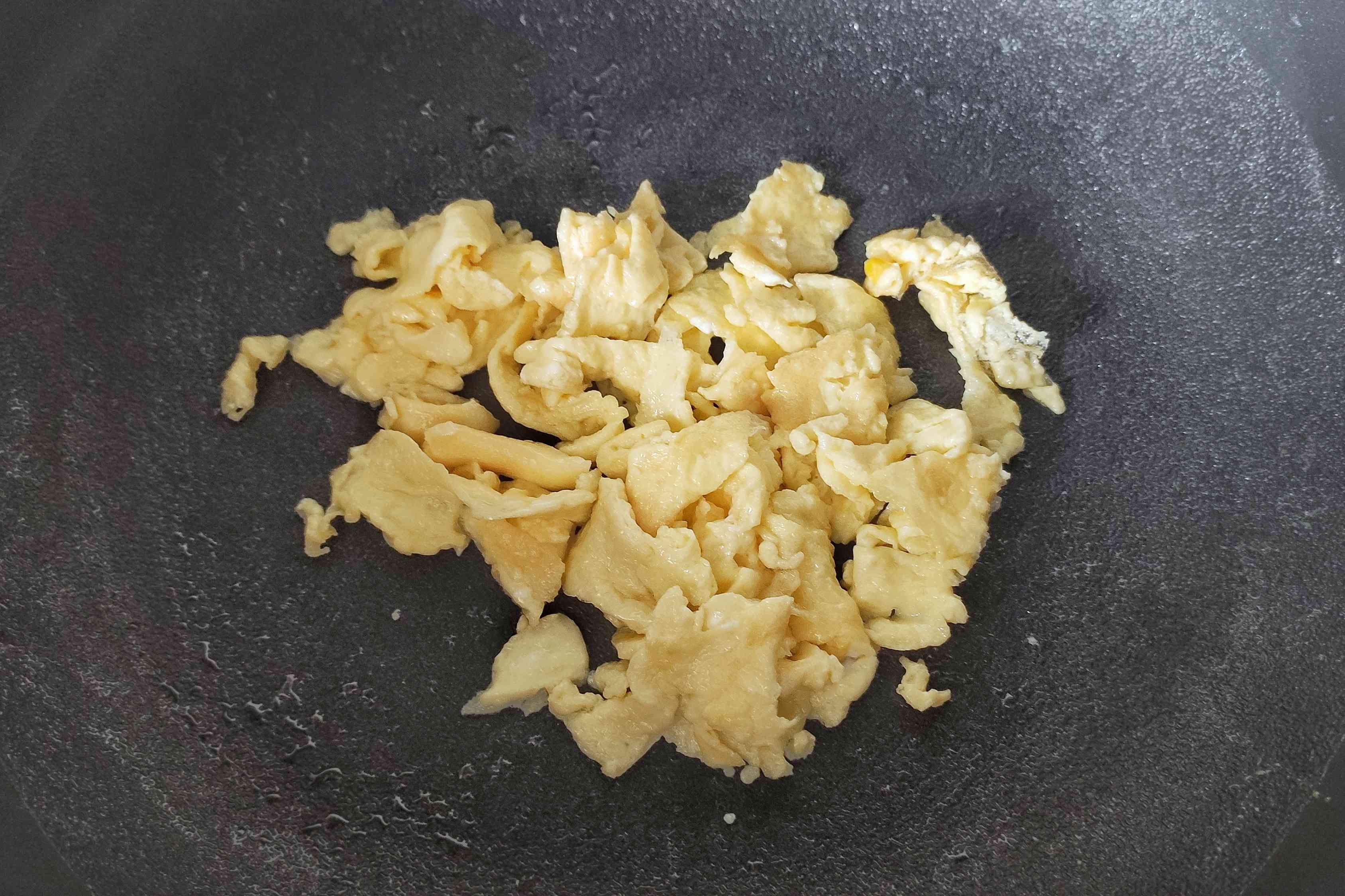 鸡蛋和它一起炒，清热去火，改善口臭，睡眠也好了，早吃早受益