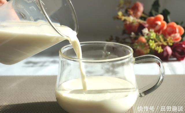 营养物质|怀孕后喝牛奶好处多多，但下列孕妈建议别喝，否则伤胎又伤己