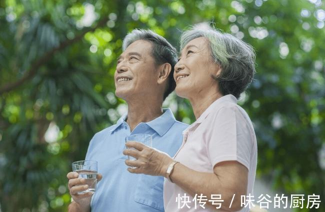 金针菇|建议中老年人,不管有钱没钱,多吃这5种食物,营养美味身体棒