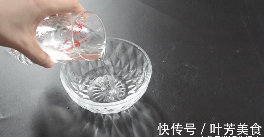 洗衣液和白醋混合在一起, 没想到作用这么大, 可惜知道的人还不多