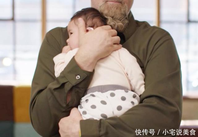 两个月|宝宝出生后前两个月变化大,家长要锻炼他这5个能力,宝宝更聪明