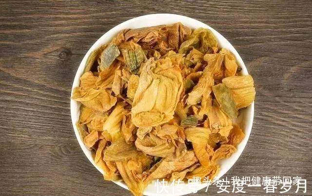 食积|鸡内金焙干研粉冲水喝，有什么功效今天就来科普一下！