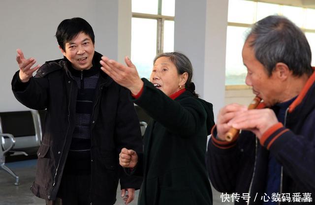 吸烟喝酒|坦白说:老年痴呆也许“偏爱”这4类人,真心希望你不在其中