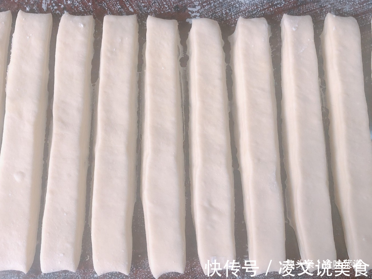 油条店的老配方，步骤简单，适合新手学，出锅蓬松酥脆，特别好吃