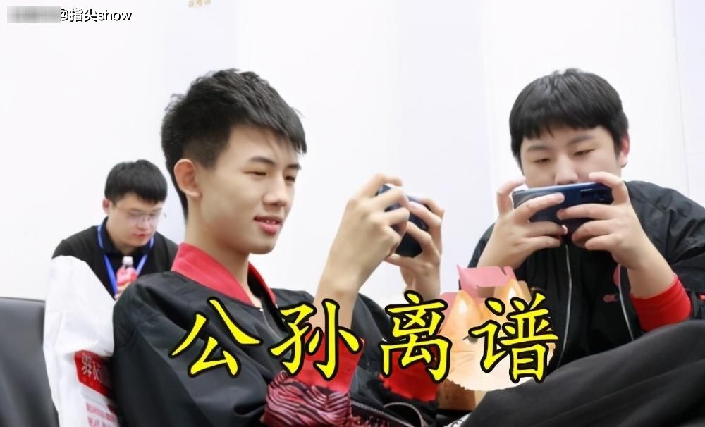 最强|玩家投票评选KPL最强新人，梓墨一马当先，无畏排第四有点低了