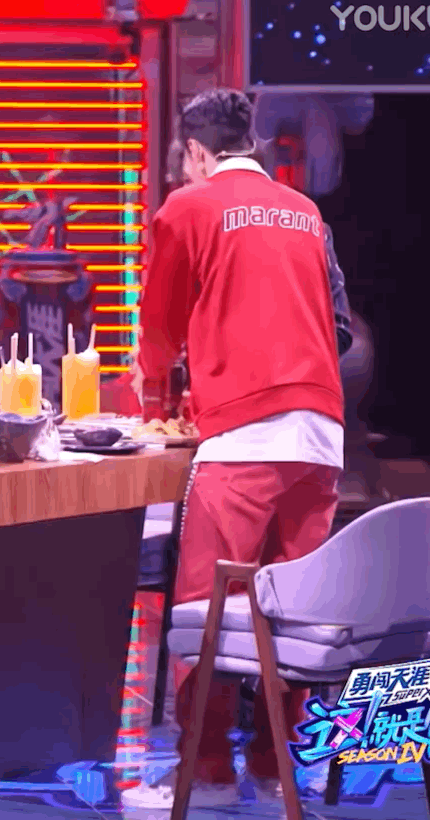 啵啵奶茶|《這就是街舞》火鍋局,隊長們都不敢吃,王一博:那我先吃啰