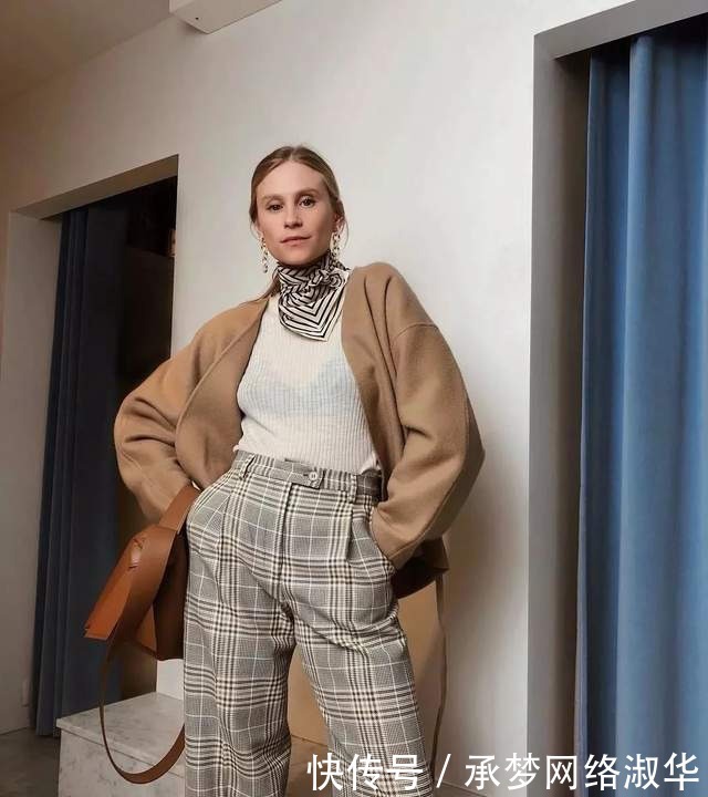 穿上|不管穿大衣还是羽绒服,都别配打底裤了!试试这3种裤,时髦百搭