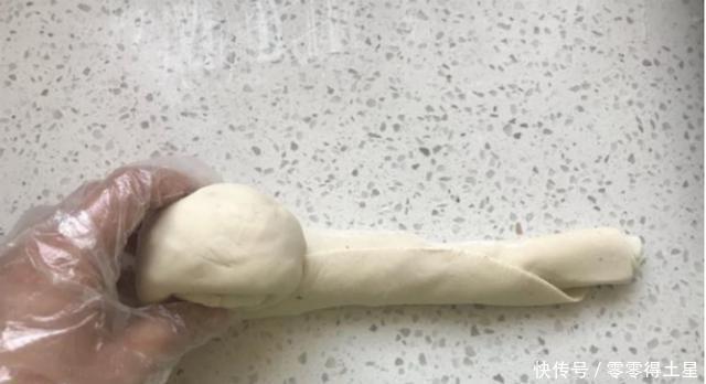 实惠|葱油饼这样做,美味好吃又实惠,主要是做法简单