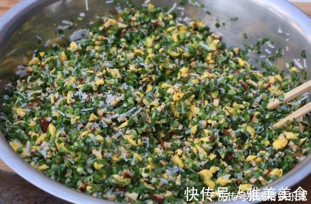 韭菜鸡蛋包包子试试这种小笼包,冷了也不会发硬