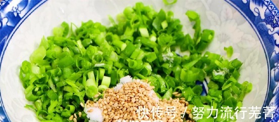 北方最爱吃的葱油大花卷,教你最简单的拧法,暄软多层,一看就会!